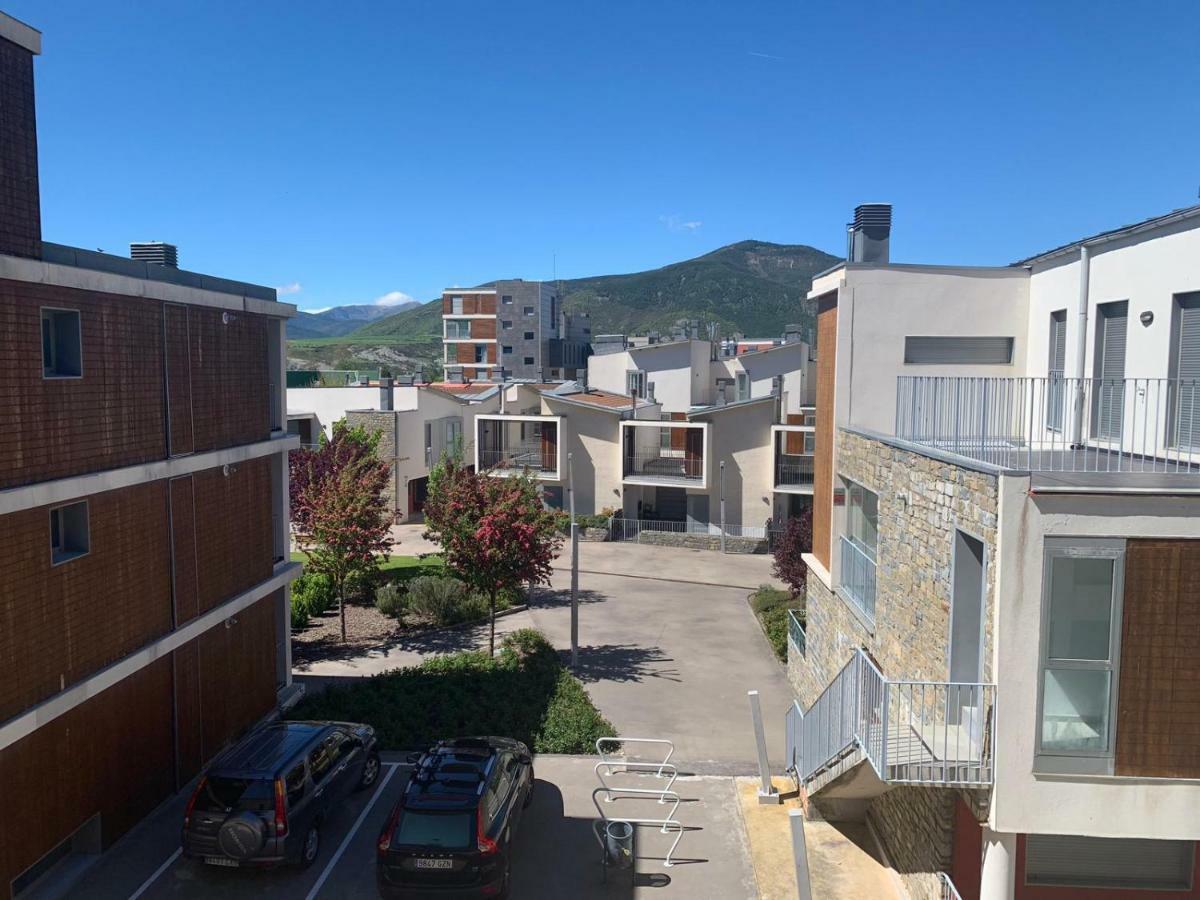 Golf Y Nieve Apartment Sabinanigo Exterior photo